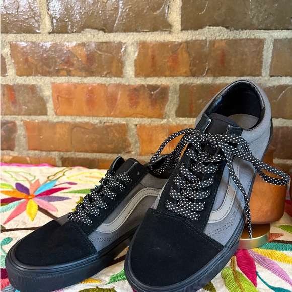 Vans Shoes - VANS  Casual Black & Gray Lace-Up Sneakers Juniors 6